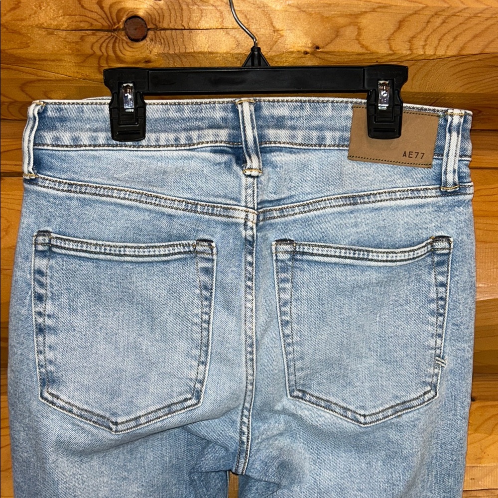 American Eagle Like New AE77 Premium Skinny Jeans Size 6 Reg. in Light Destroy - Picture 13 of 15